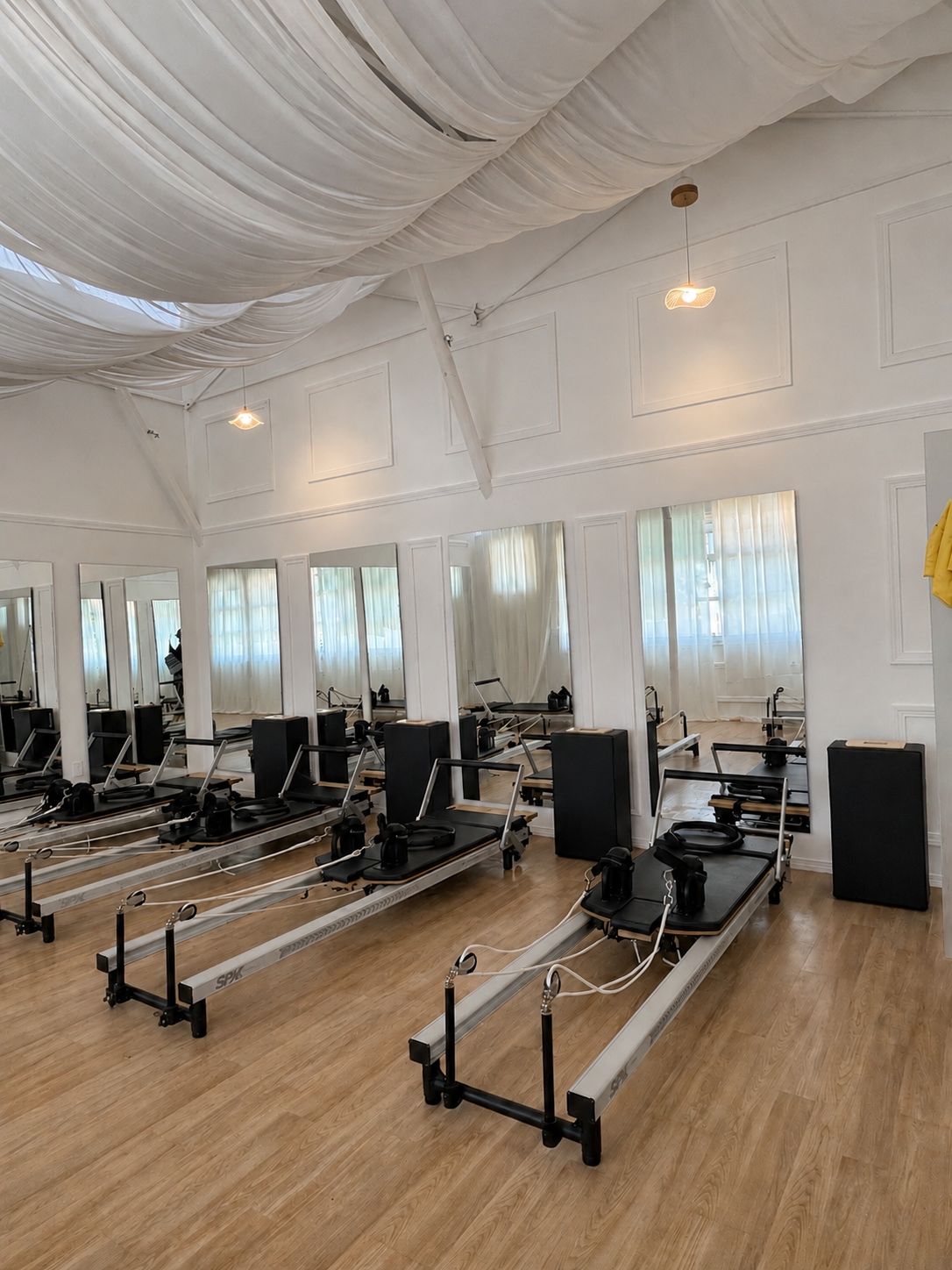 Equipo y espacio de entrenamiento Pilates